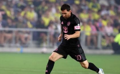 ليونيل ميسي خلال مباراة إنتر ميامي وشيكاغو فاير في الدوري الأمريكي