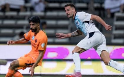لاعبو الهلال والتعاون قبل مواجهة الجولة السابعة في الدوري السعودي