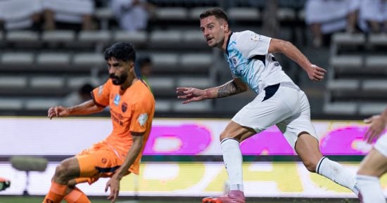 لاعبو الهلال والتعاون قبل مواجهة الجولة السابعة في الدوري السعودي