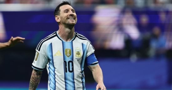 ليونيل ميسي بقميص منتخب الأرجنتين في مباراته الأخيرة أمام بنين