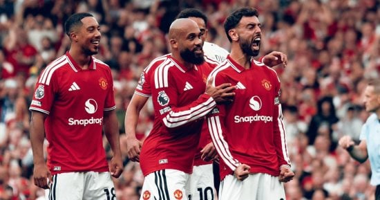 مانشستر يونايتد يواجه ليدز يونايتد على ملعب إيلاند روود في الدوري الإنجليزي