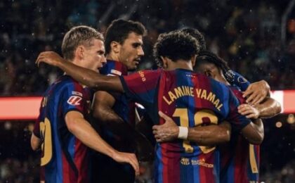 تشافي إسبارت لاعب برشلونة بعد تمديد عقده حتى 2030
