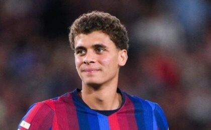 برشلونة يواجه ريال بيتيس في الدوري الإسباني على ملعب لا كارتوخا