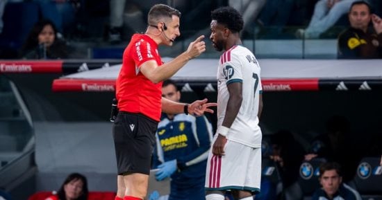 فينيسيوس جونيور لاعب ريال مدريد خلال مباراة فياريال وسط جدل تحكيمي وVAR