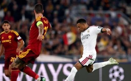 كيليان مبابي لاعب ريال مدريد يحتفل بعد تسجيله في دوري أبطال أوروبا